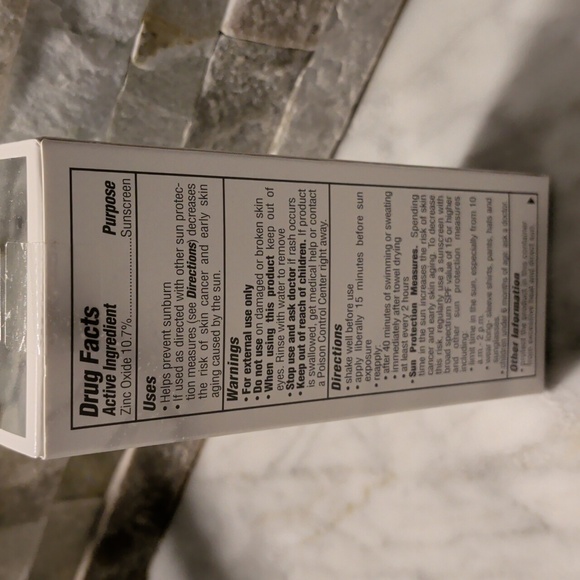 Isdin Photo Face Sunscreen SPF 50 - Tinted - Set Of 2 - Picture 4 of 6